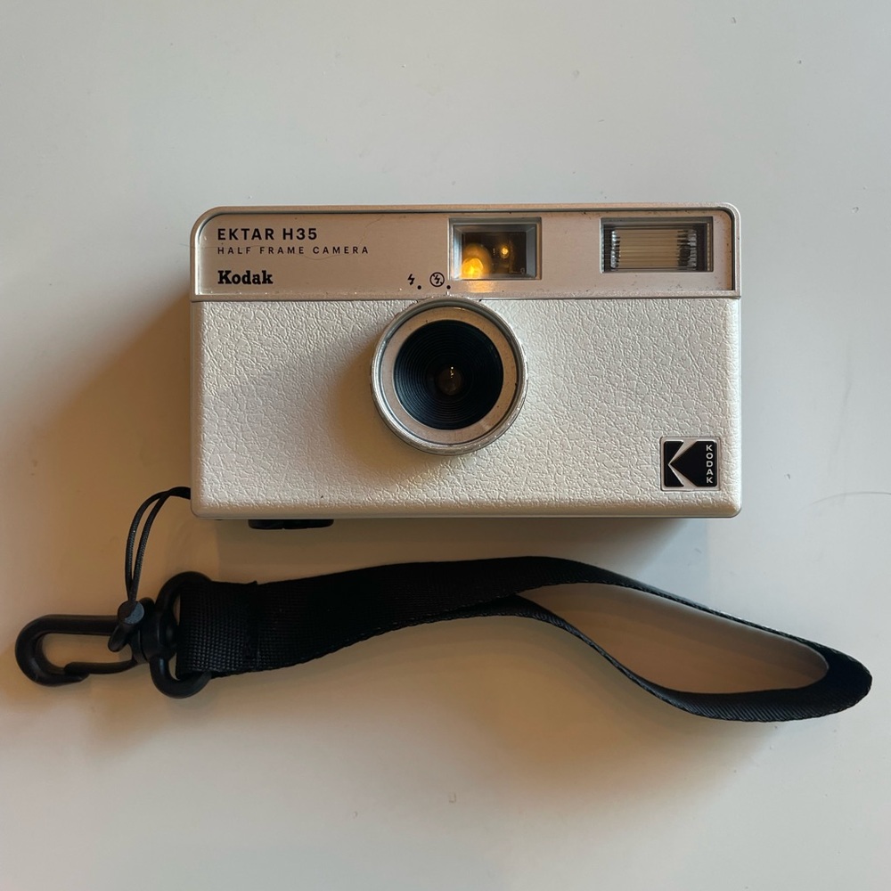 Kodak Ektar H35 Half-Frame Camera - Cream